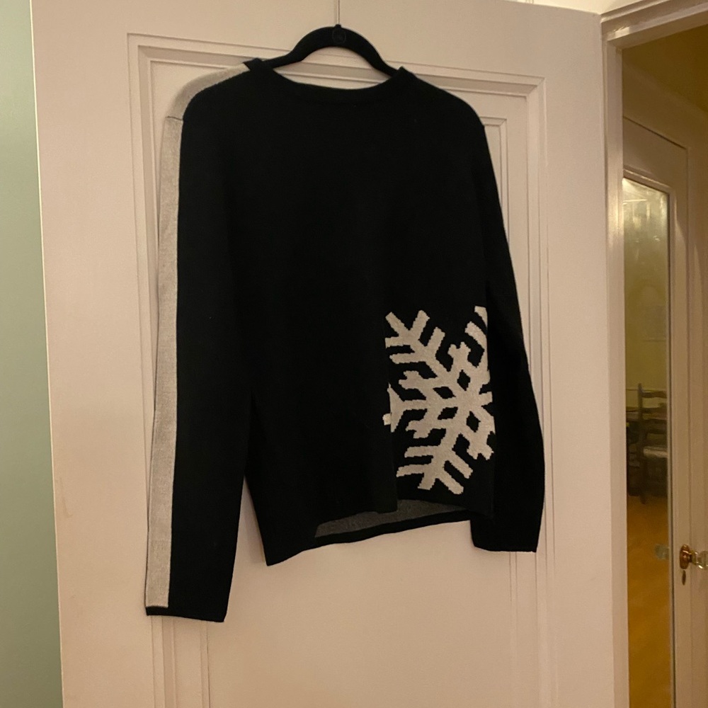 Snow society brand black and white sweater size large.